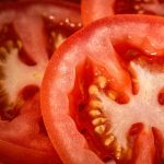子供がトマトを食べ過ぎる！健康に影響はないのか？